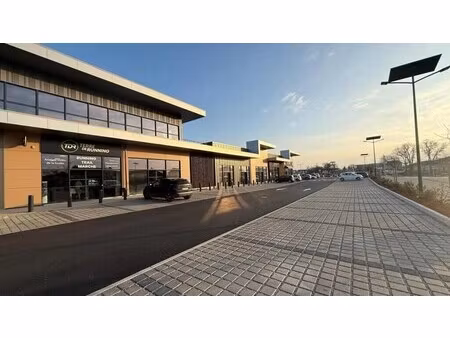 location commerce 366 m²