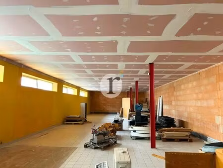 location commerce 160 m² à 668 m²