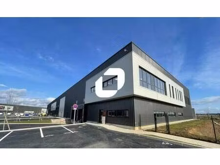 location entrepôt 1 636 m² à 3 287 m²