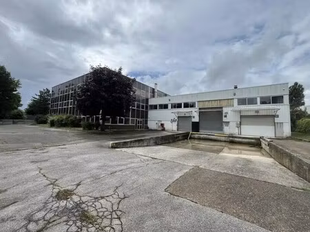 location entrepôt 1 004 m² à 1 963 m²