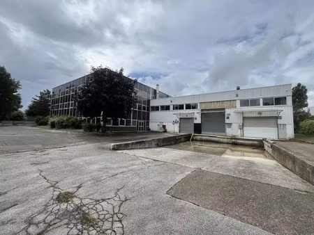 location entrepôt buc 78530 1004m² à 1963m²
