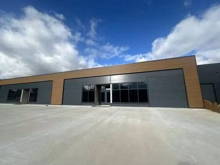 location entrepôt 240 m²