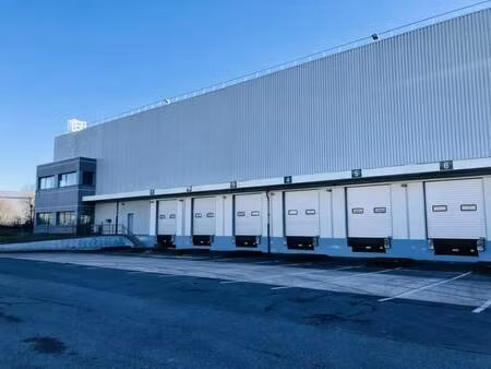 location entrepôt 4 984 m²