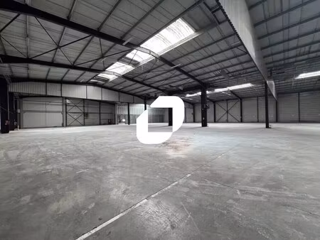 location local d'activités 4 858 m²
