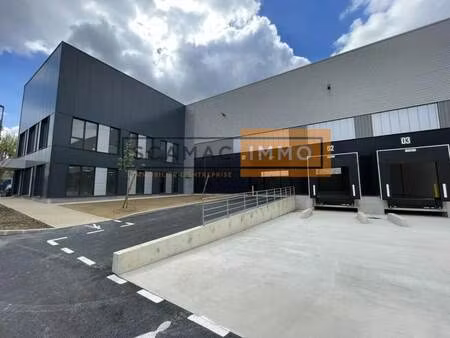 location entrepôt 1 732 m²