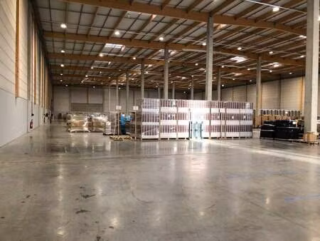 location entrepôt 5 939 m²