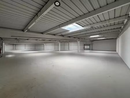 location entrepôt 697 m² à 1 245 m²