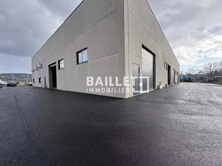 location entrepôt 158 m²