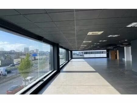 location bureaux 1 819 m²