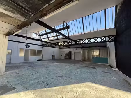 location entrepôt 304m²