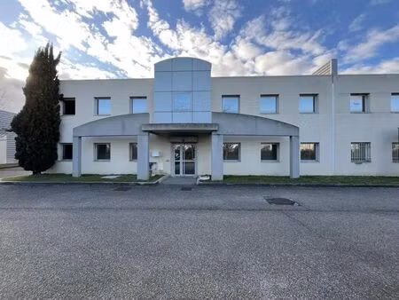 location local d'activités 500 m²