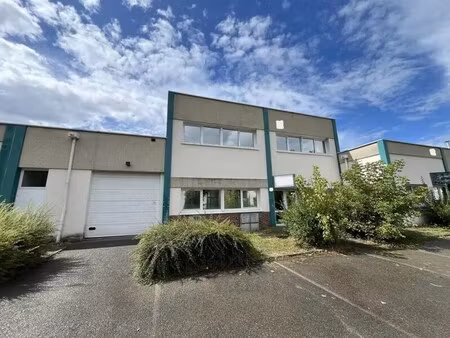 location entrepôt trappes 78190 313m²