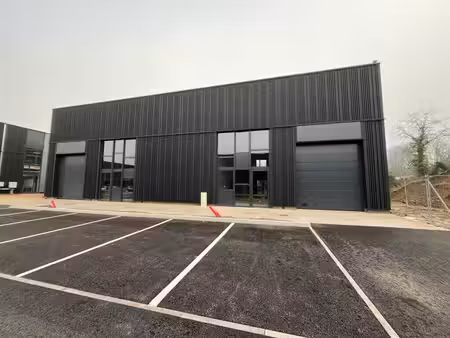 location local d’activités 303m² à 760m²