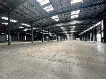 location entrepôt 12 000 m²