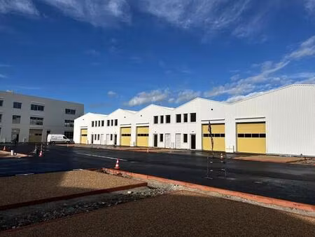 location local d’activités vaulx-en-velin 69120 324m²