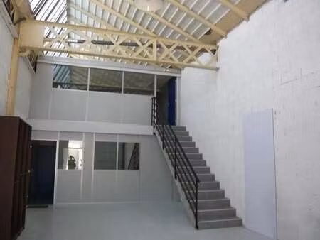 location entrepôt 125 m²