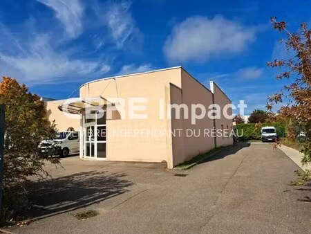 location local d'activités 373 m²