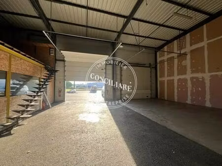 location local d'activités 770 m²