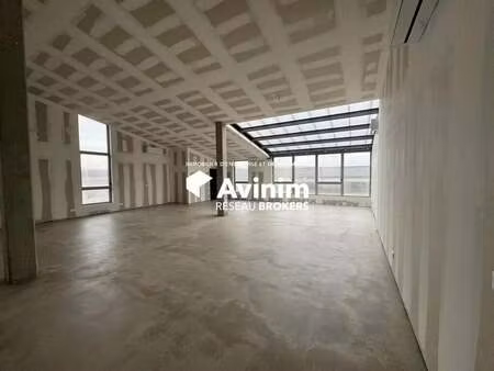 location local d'activités 178 m²