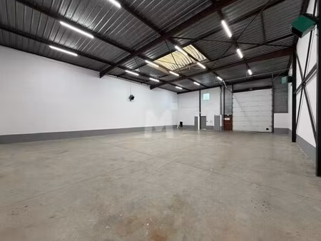 location local d'activités 379 m² à 758 m²