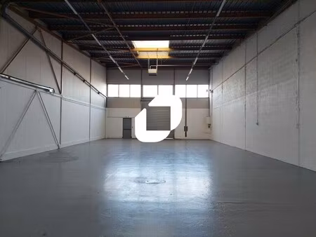 location local d’activités coignieres 78310 406m² à 1242m²