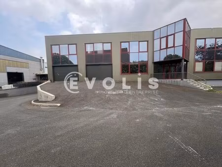 location local d'activités 808 m² à 2 258 m²