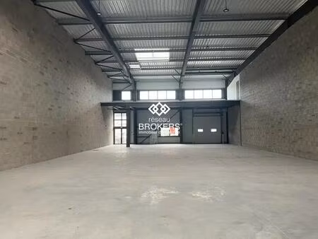 location local d'activités 565 m² à 2 809 m²