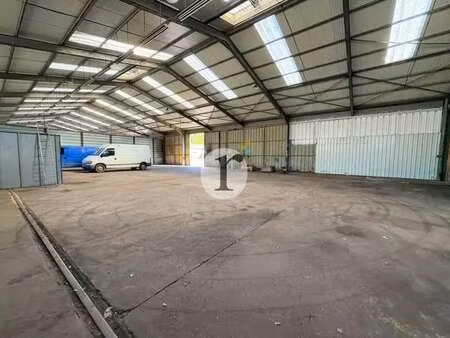 location local d'activités 600 m²