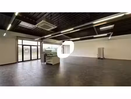 location local d’activités 250m²