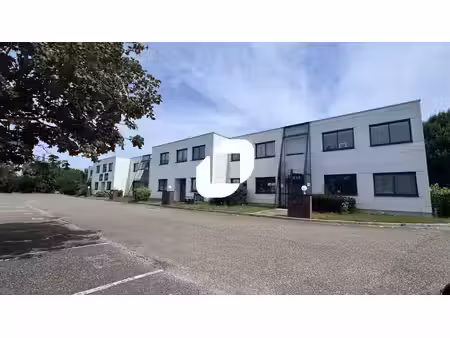 location local d’activités 258m²