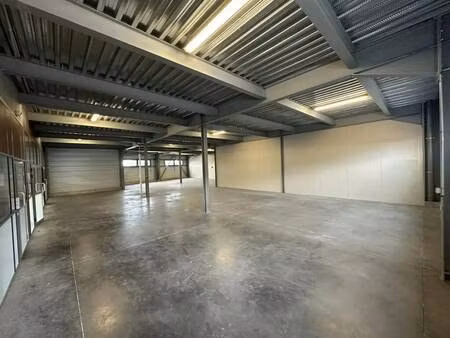 location local d'activités 376 m²