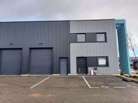 location local d'activités 168 m²