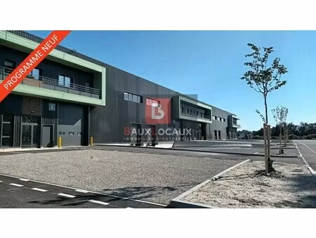 location local d'activités 809 m²