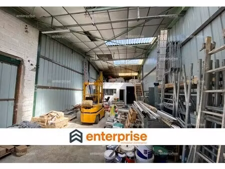 location local d'activités 156 m²