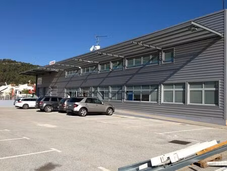 location local d'activités 2 200 m²