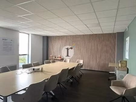 location local d'activités 644 m² à 1 406 m²