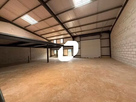 location local d’activités marines 95640 304m²