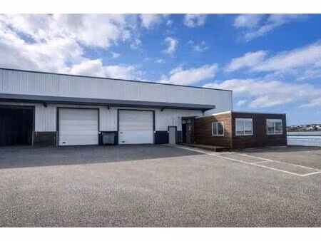 location local d'activités 770 m²