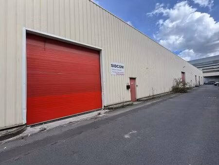 location local d'activités 320 m²
