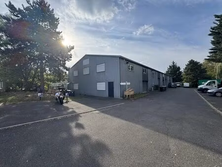 location local d'activités 310 m²