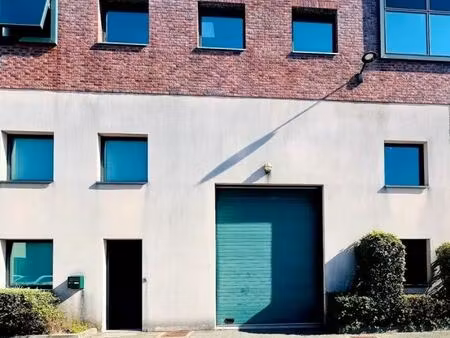 location local d'activités 220 m²