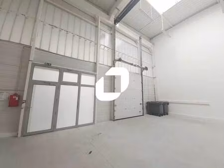 location local d'activités 292 m²