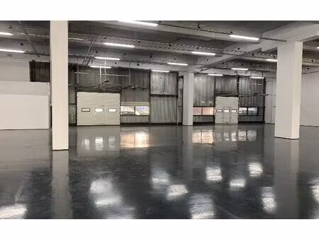 location local d'activités 1 600 m²