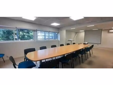 location local d'activités 140 m²