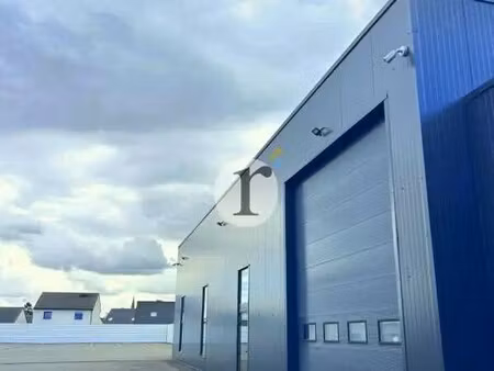 location local d'activités 168 m² à 668 m²