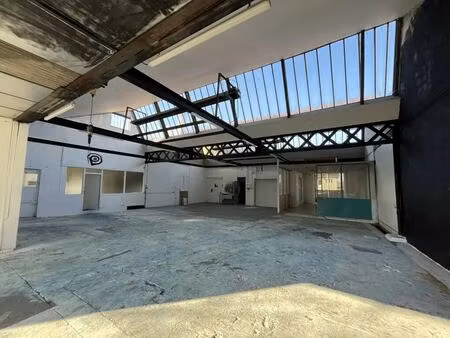 location local d'activités 304 m²