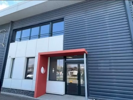 location local d'activités 567 m²