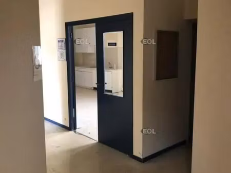 location local d'activités 549 m²