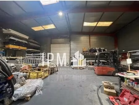 location local d'activités 1 200 m²