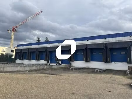 location local d'activités 1 958 m²